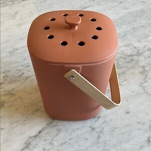 Bamboozle Astrik Terracotta Compost Bin with Wooden Handle